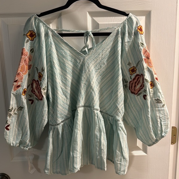 Easel nwt size small - Picture 3 of 3